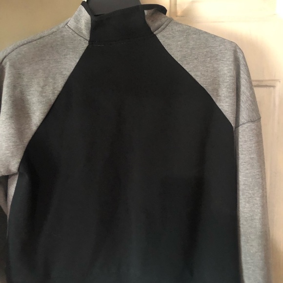 Sweat shirt/?pull over with zipper - Picture 2 of 2